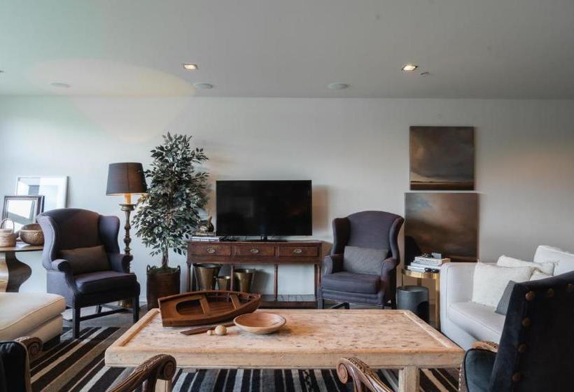 فندق 53 Shotover Apartments