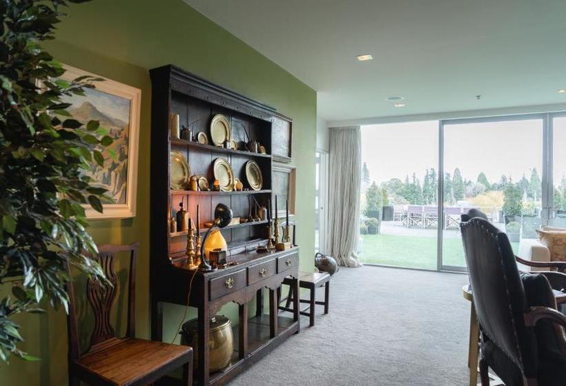 فندق 53 Shotover Apartments