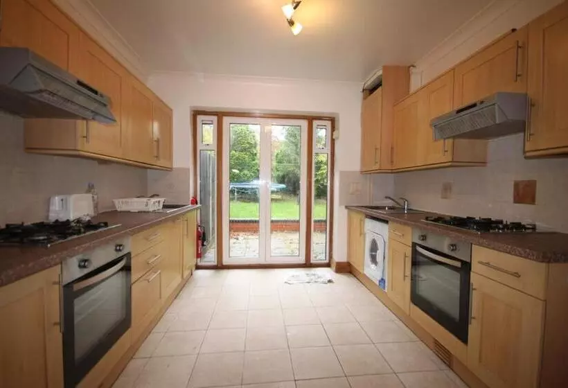 Hotelli Draycott Guest House