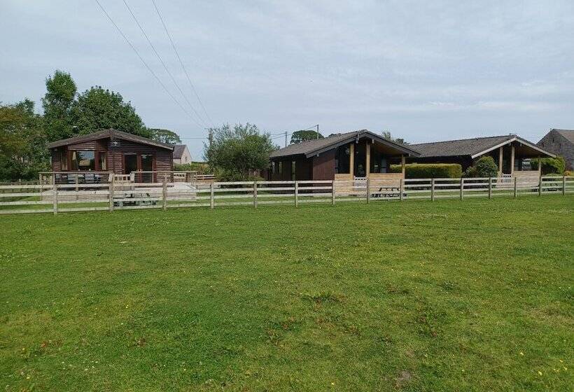 בית מלון כפרי Green View Lodges