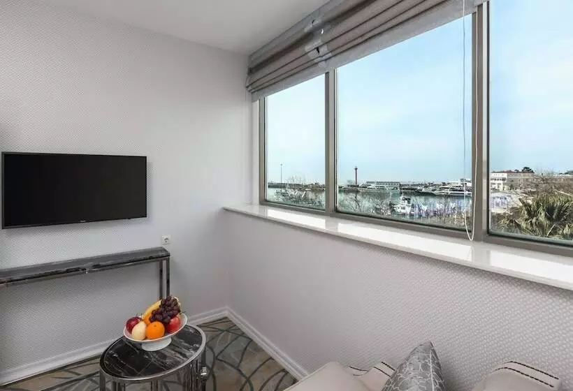 Hotelli Marina Yacht