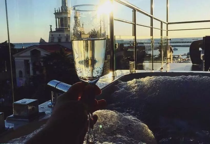 Hotelli Marina Yacht