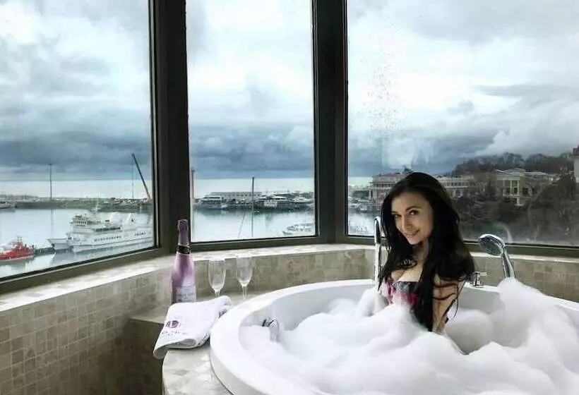 Hotelli Marina Yacht