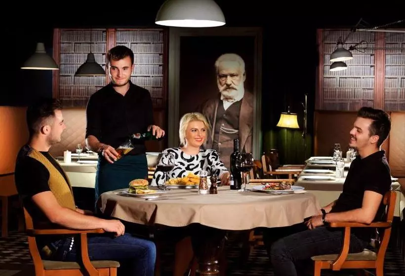 هتل Pensiunea Hugo