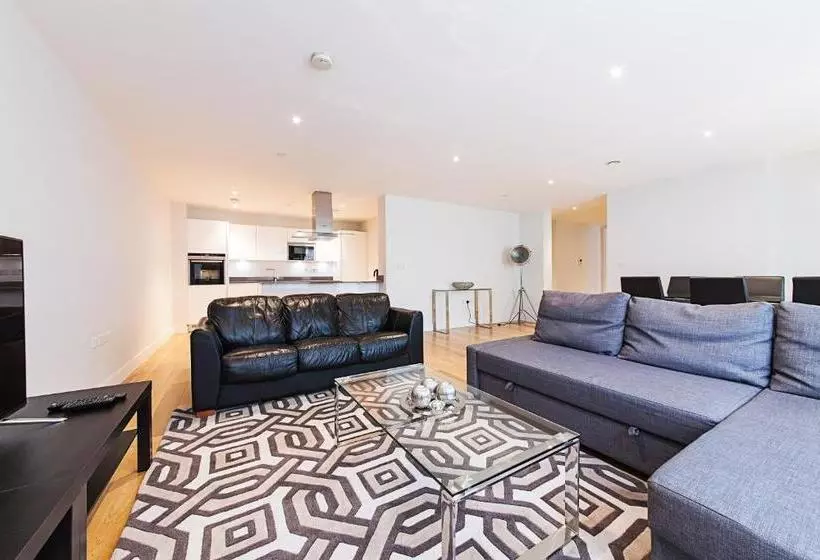 ホテル Pinnacle Apartments Central