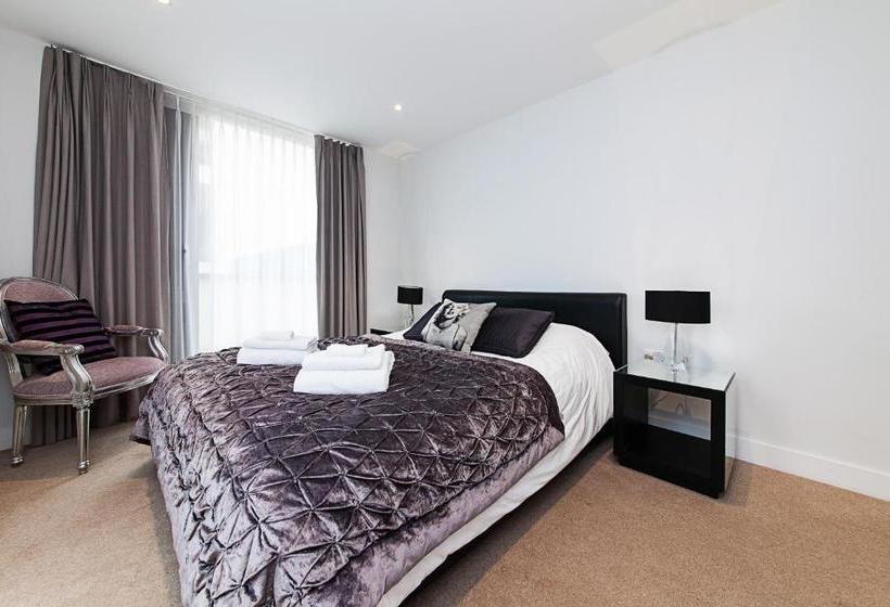 هتل Pinnacle Apartments Central