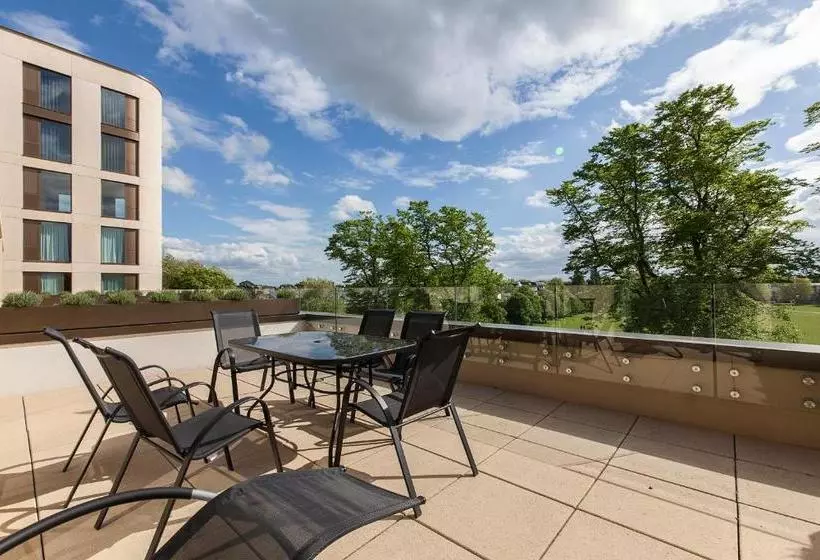 ホテル Pinnacle Apartments Central