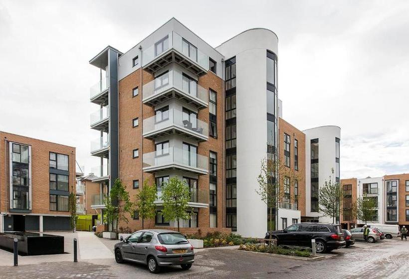 هتل Pinnacle Apartments Central