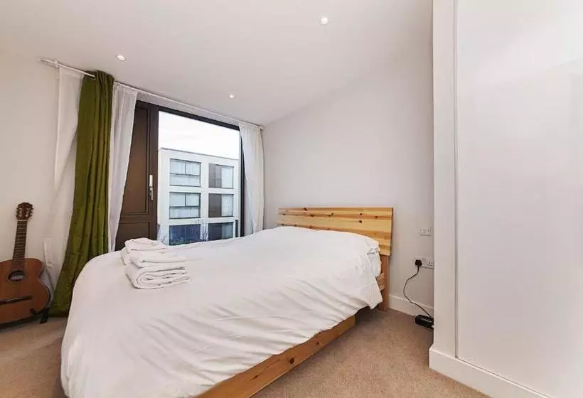 ホテル Pinnacle Apartments Central