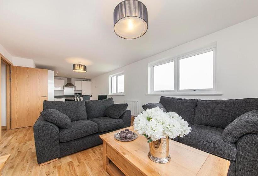 هتل Pinnacle Apartments Central