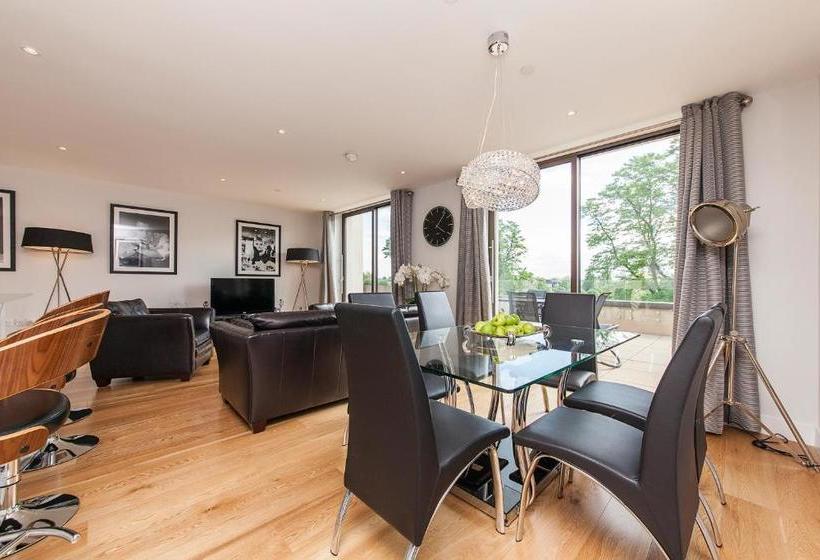 هتل Pinnacle Apartments Central