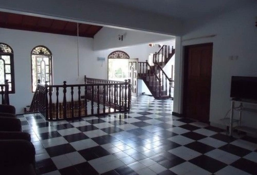 فندق Rajarata White Palace