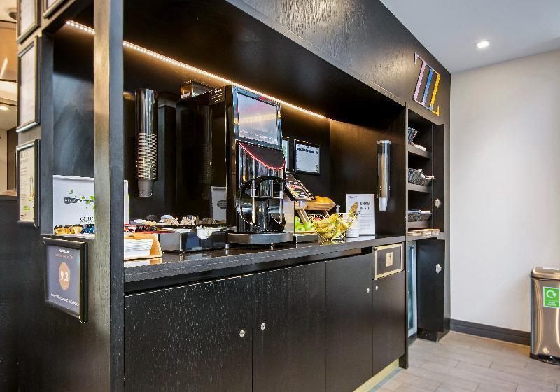 호텔 Roomzzz Manchester Victoria