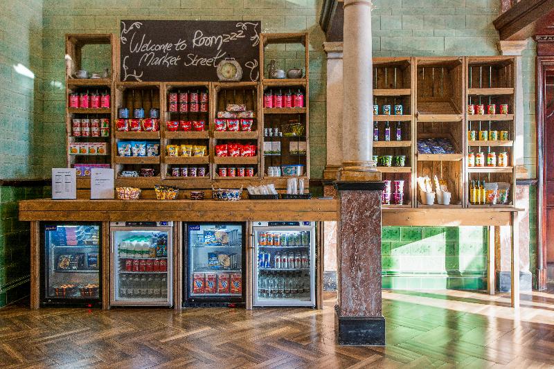 호텔 Roomzzz Manchester Victoria