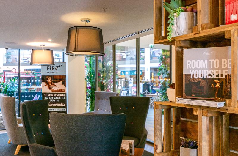 호텔 Roomzzz Manchester Victoria