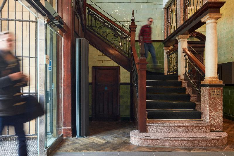 호텔 Roomzzz Manchester Victoria