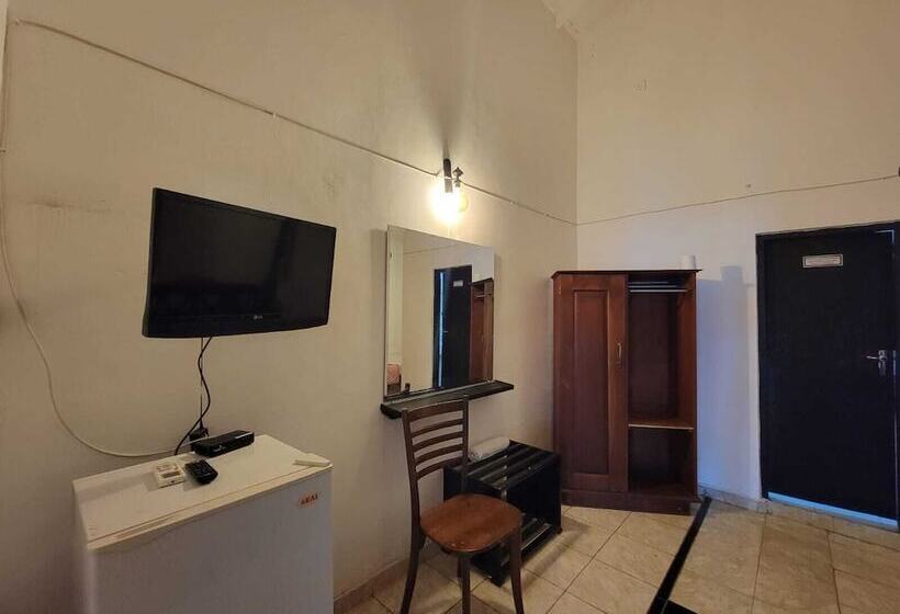 ホテル The Empyrean Airport Transit