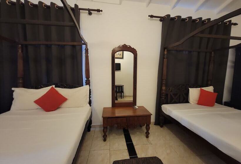 ホテル The Empyrean Airport Transit