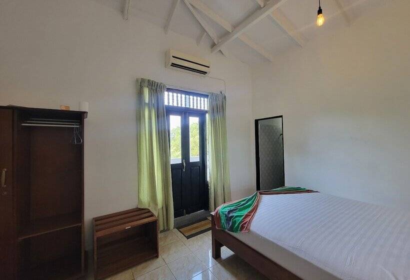 ホテル The Empyrean Airport Transit