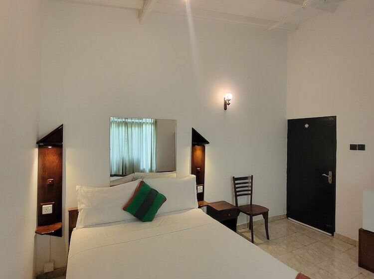 ホテル The Empyrean Airport Transit