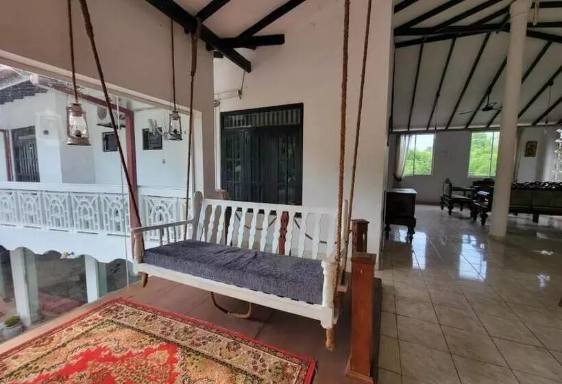 ホテル The Empyrean Airport Transit