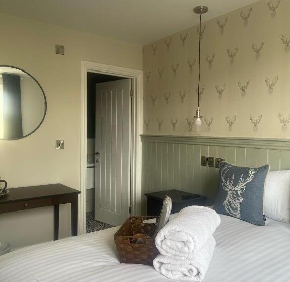 Отель The Horseshoe And Castle