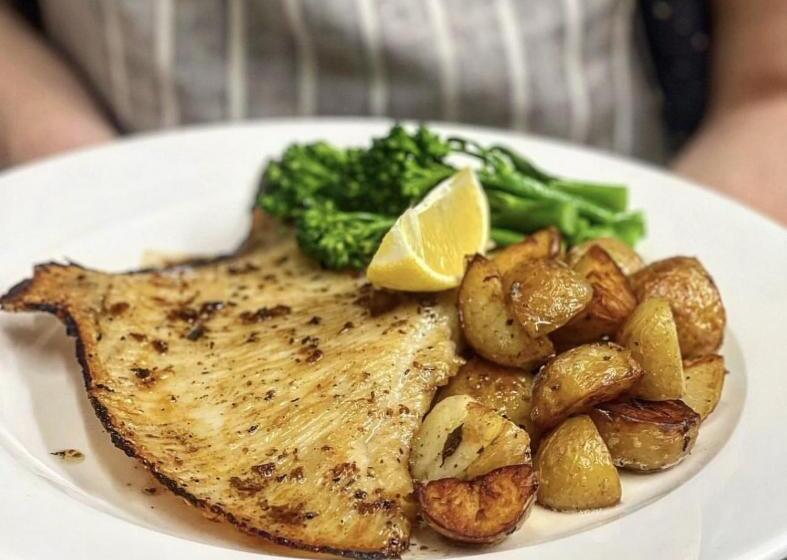 Отель The Horseshoe And Castle