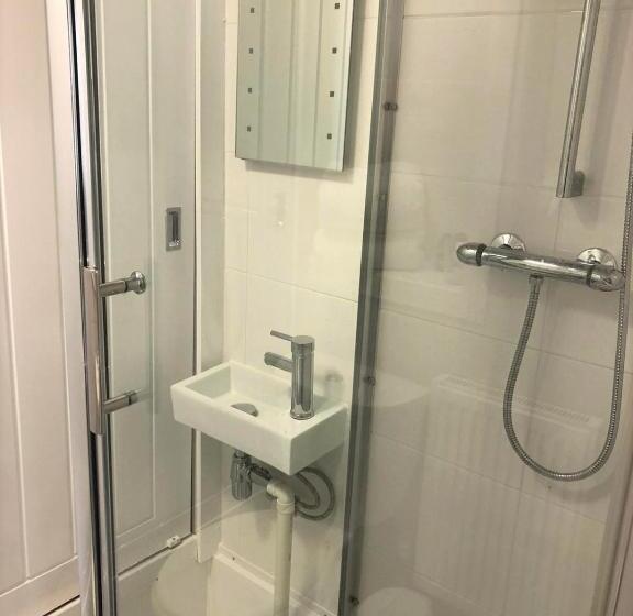 Отель The Horseshoe And Castle