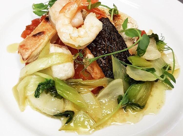 Отель The Horseshoe And Castle