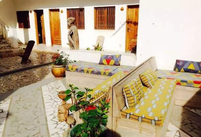 هتل Viavia Senegal Dakar   Hostel