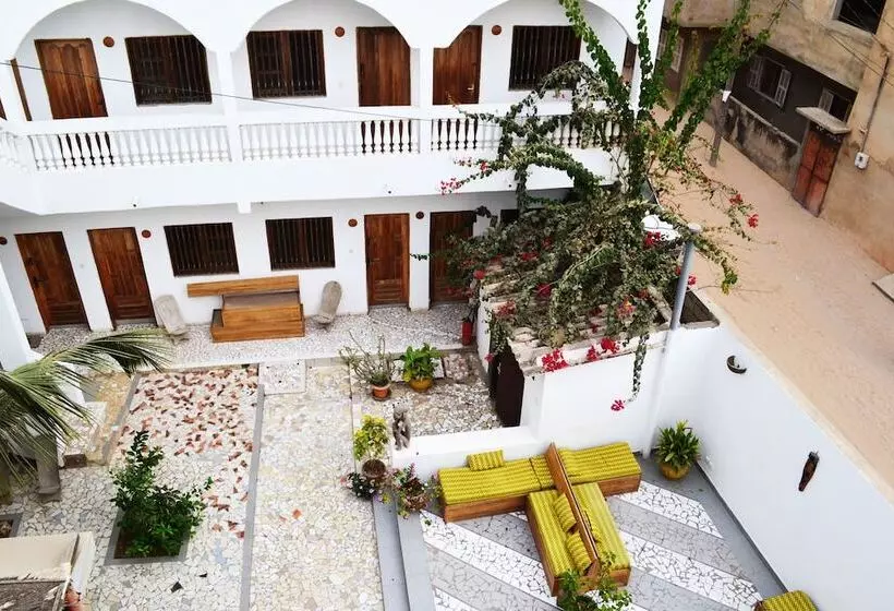 هتل Viavia Senegal Dakar   Hostel