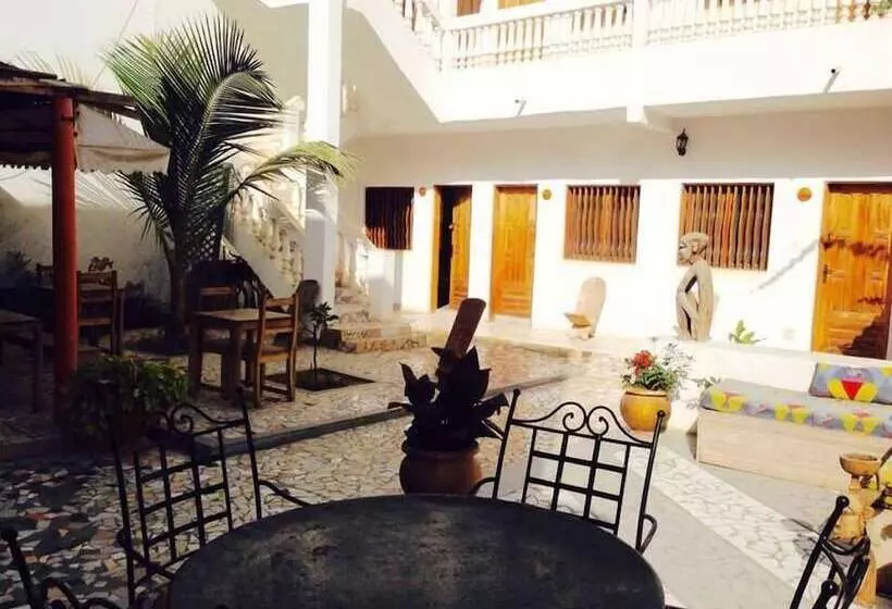 هتل Viavia Senegal Dakar   Hostel