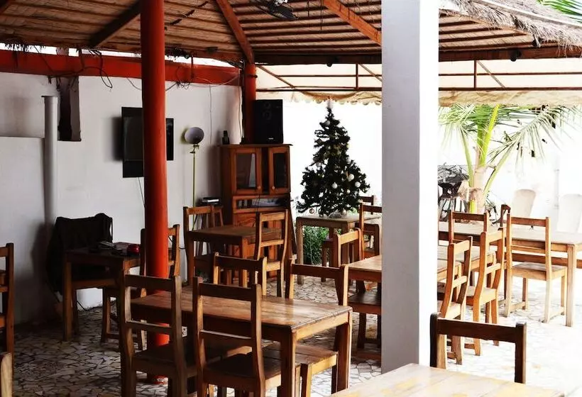 هتل Viavia Senegal Dakar   Hostel