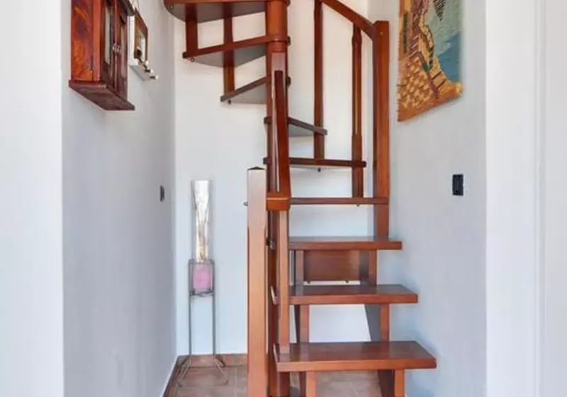Akitos Maisonette