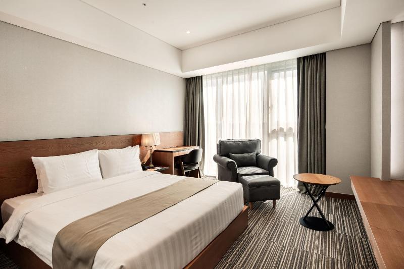 Hotel Golden Tulip Incheon Airport