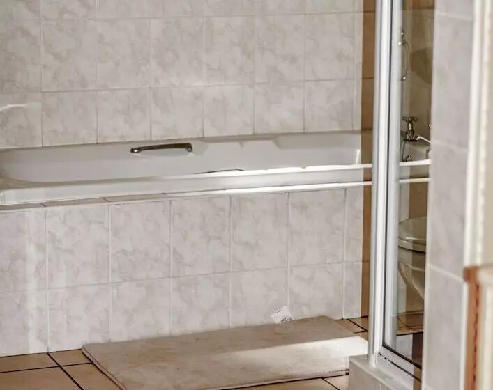 Hotelli 86 On Langenhoven B&b