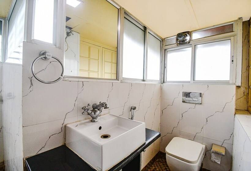 Отель Fabexpress Ullash Residency