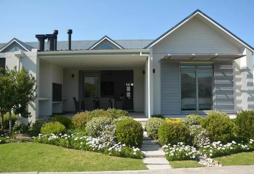 Hotelli Fernkloof Fairways Villa