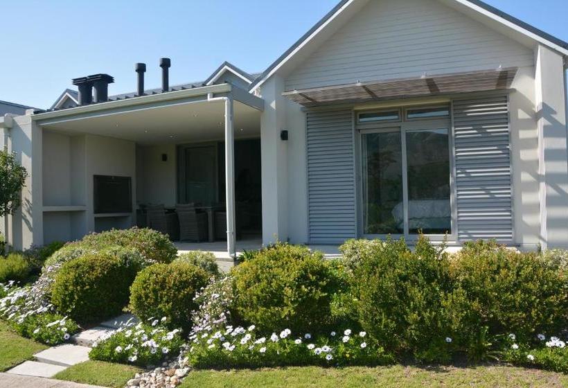 בית מלון כפרי Fernkloof Fairways Villa