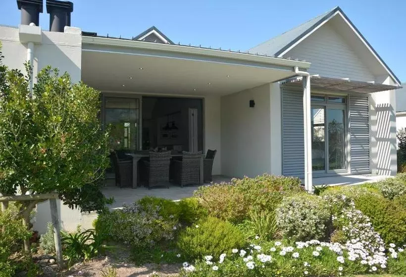 Hotelli Fernkloof Fairways Villa