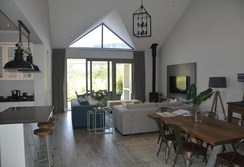 בית מלון כפרי Fernkloof Fairways Villa