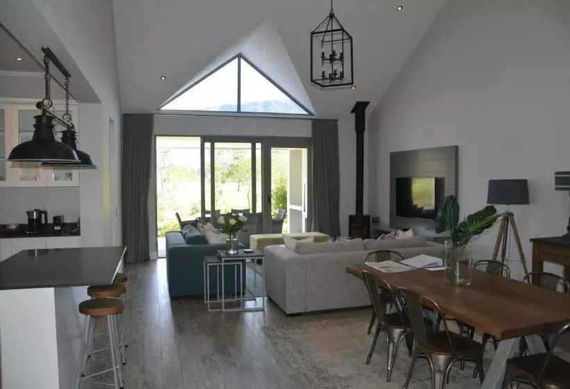 Hotelli Fernkloof Fairways Villa