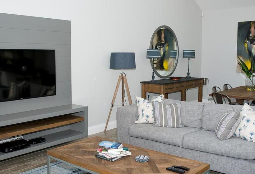 בית מלון כפרי Fernkloof Fairways Villa