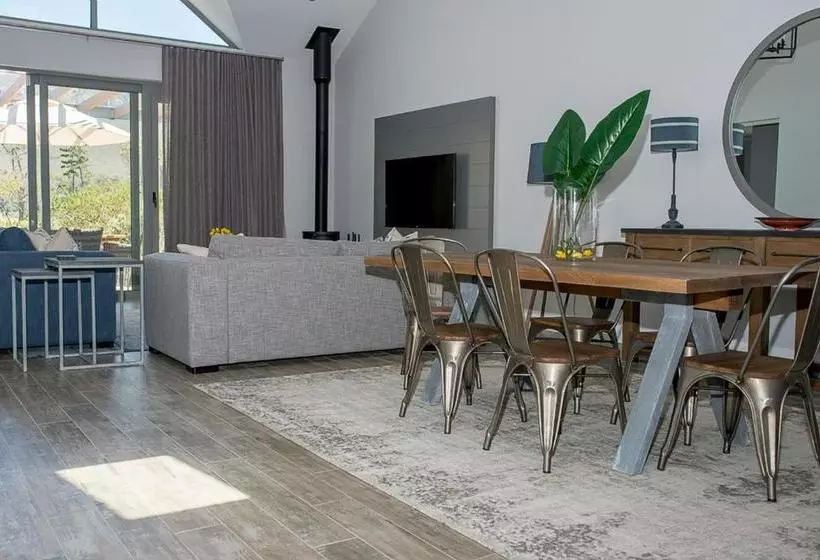 Hotelli Fernkloof Fairways Villa
