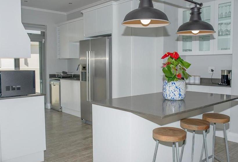 בית מלון כפרי Fernkloof Fairways Villa