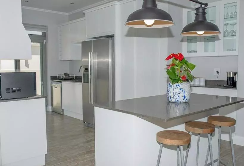 Hotelli Fernkloof Fairways Villa