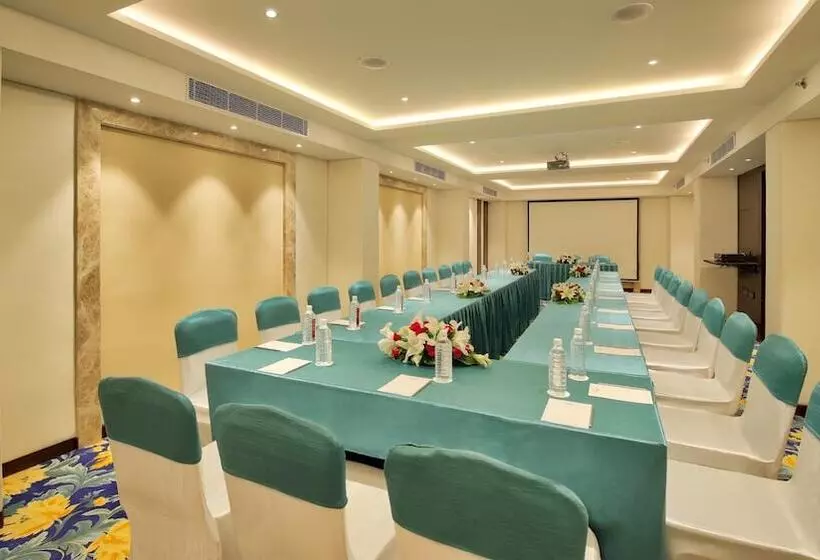 ホテル Golden Tulip Essential Jaipur