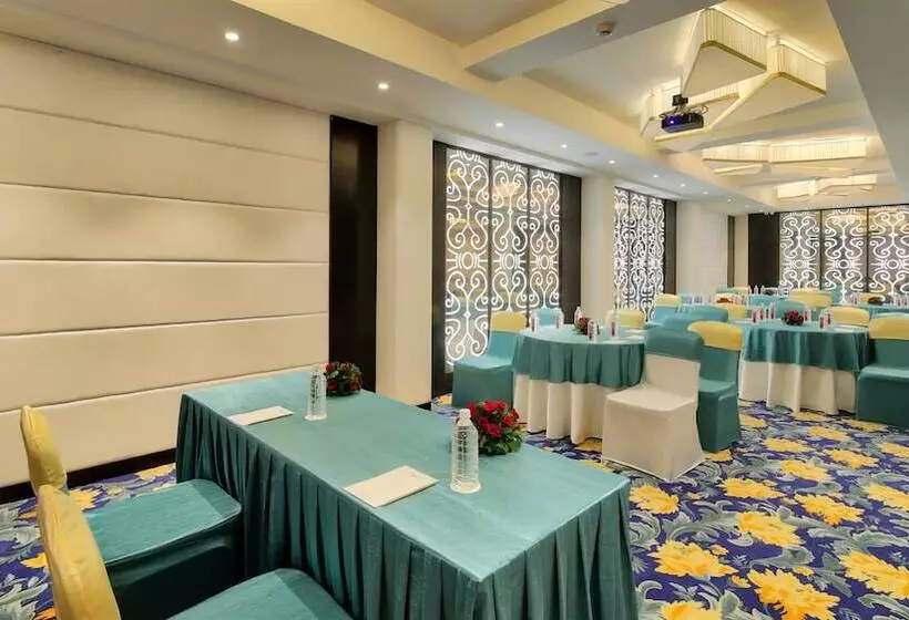 ホテル Golden Tulip Essential Jaipur