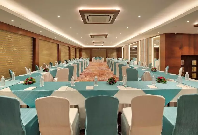 ホテル Golden Tulip Essential Jaipur