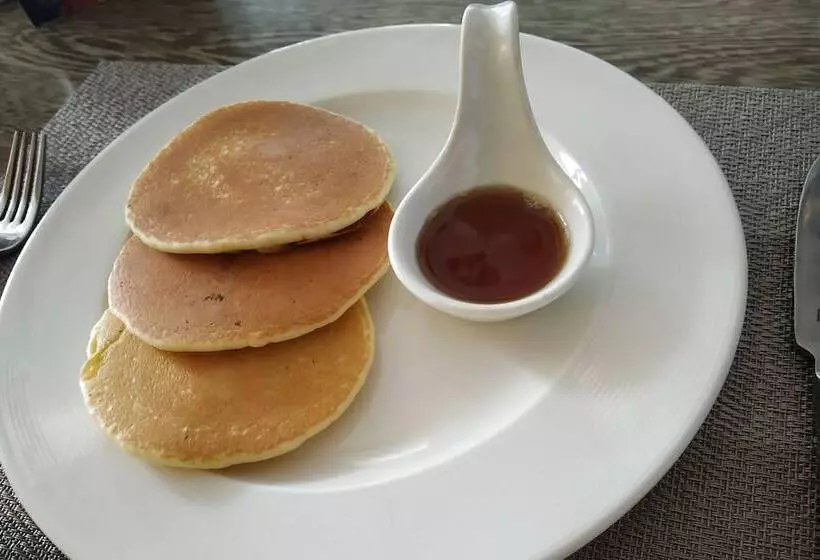 ホテル Golden Tulip Essential Jaipur